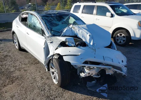 2022 Tesla Model Y Long Range Dual Motor All-Wheel Drive z USA, uszkodzony, nr VIN 7SAYGDEEXNF320917